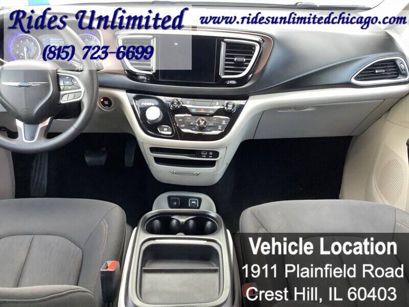 2017 Chrysler Pacifica Touring-L