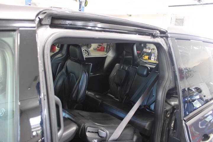 2022 Chrysler Pacifica Hybrid Touring L