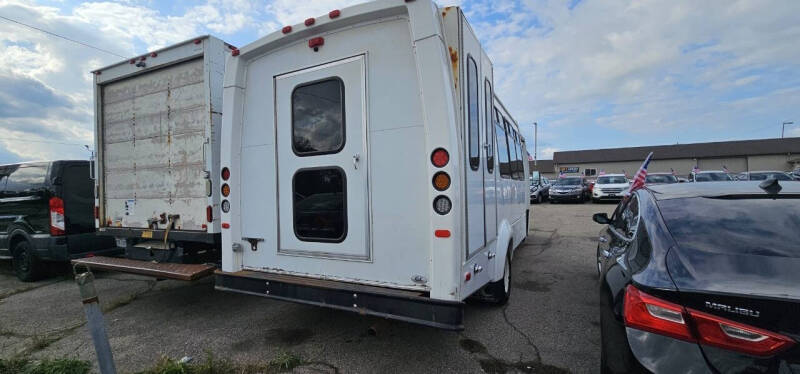 2017 Ford E-Series E-450 SD