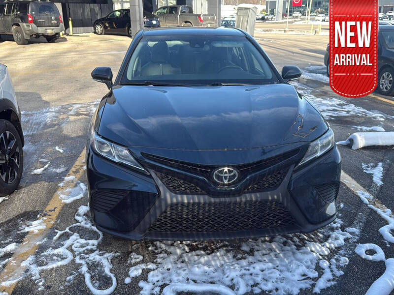 2019 Toyota Camry SE's photo