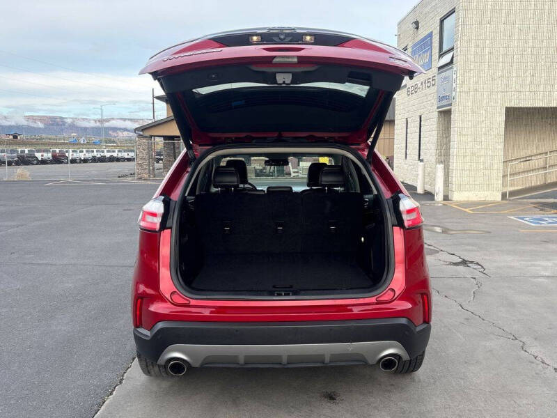 2022 Ford Edge Titanium