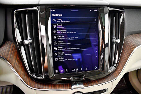 2022 Volvo XC60 B5 Momentum