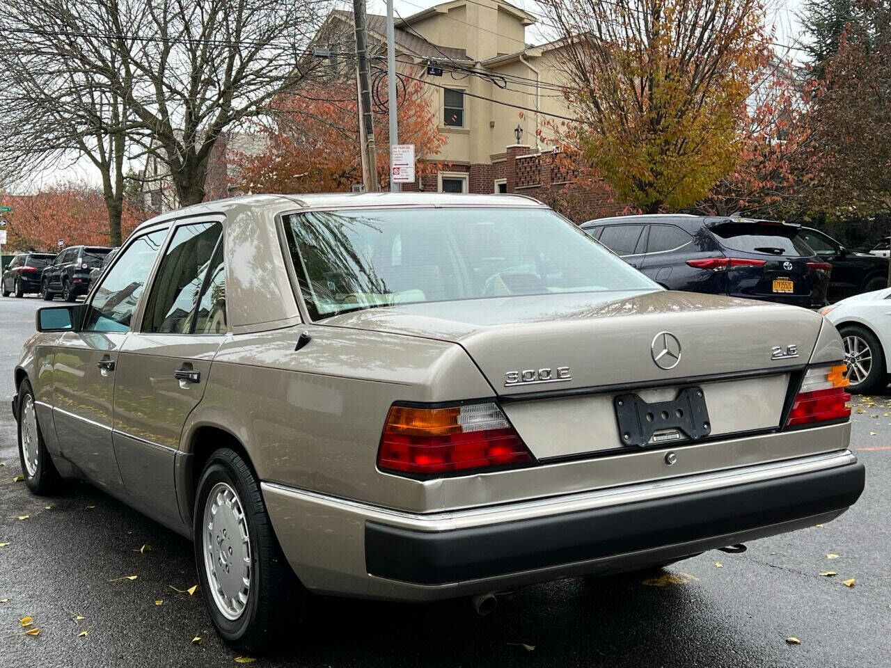 1990 Mercedes-Benz 300-Class  - $6,900