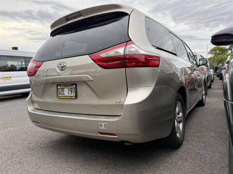 2017 Toyota Sienna LE 7-Passenger Auto Access Seat