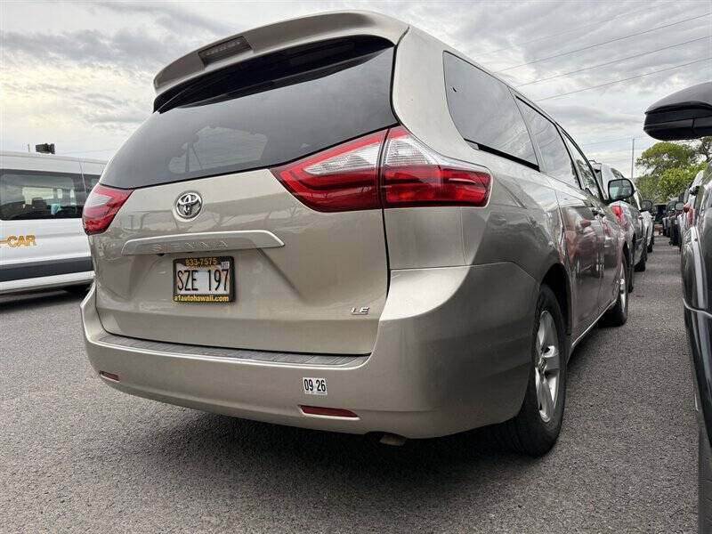 2017 Toyota Sienna LE 7-Passenger Auto Access Seat