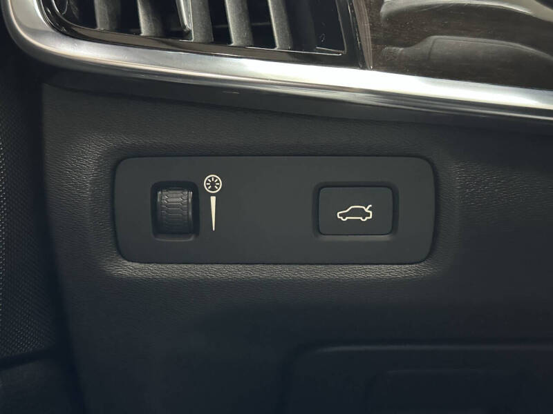 2018 Volvo S90 T5 Momentum