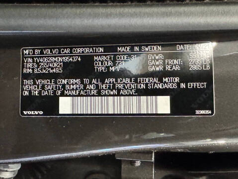 2022 Volvo XC60 B6 R-Design