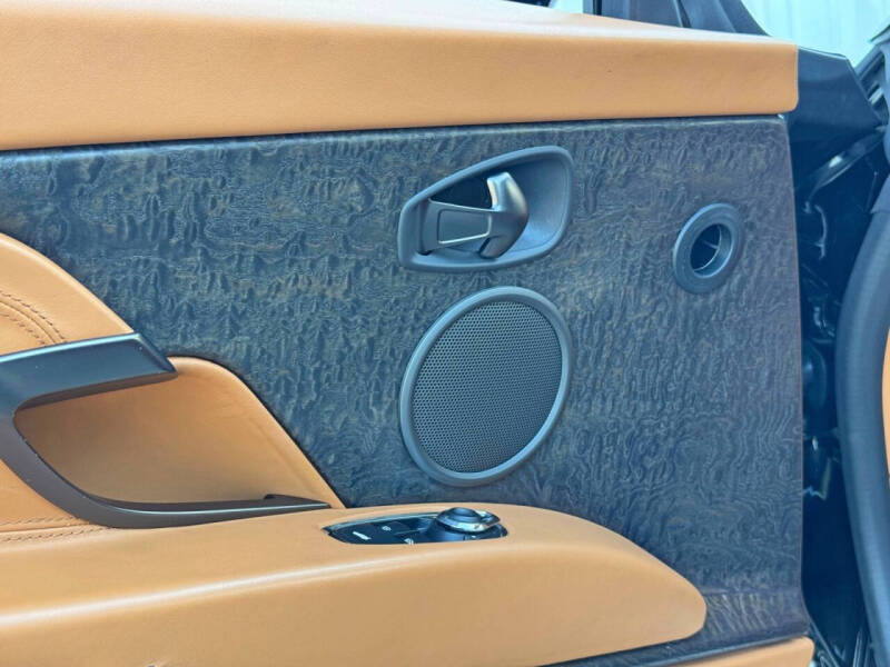 2022 Aston Martin DB11 V8