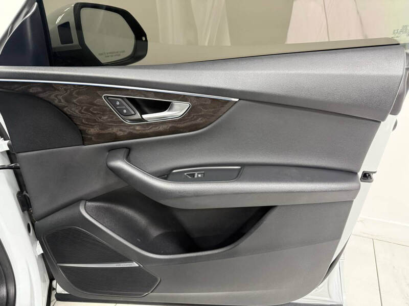 2019 Audi Q8 quattro Premium Plus 55 TFSI