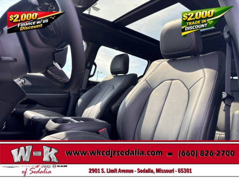 2027 Chrysler Pacifica Select