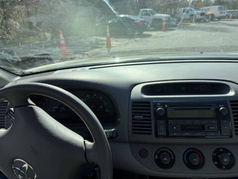 2004 Toyota Camry LE