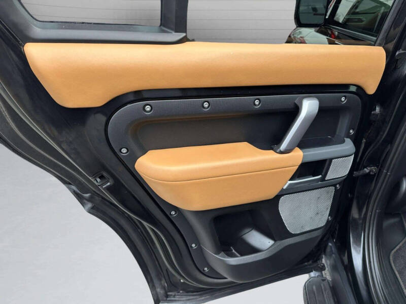 2023 Land Rover Defender 130 X-Dynamic SE