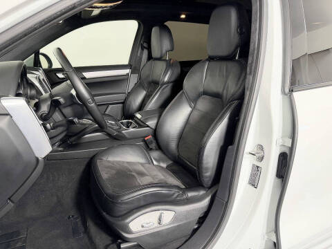 2013 Porsche Cayenne GTS