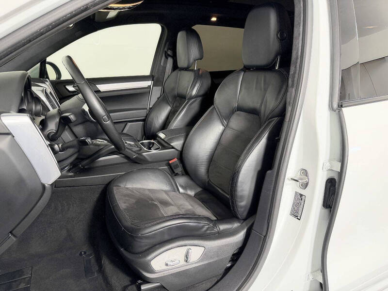2013 Porsche Cayenne GTS