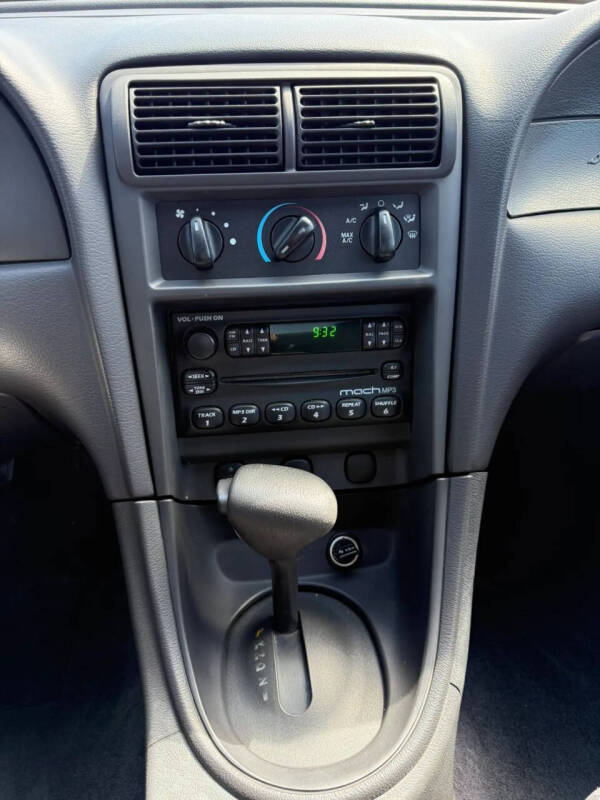 2004 Ford Mustang