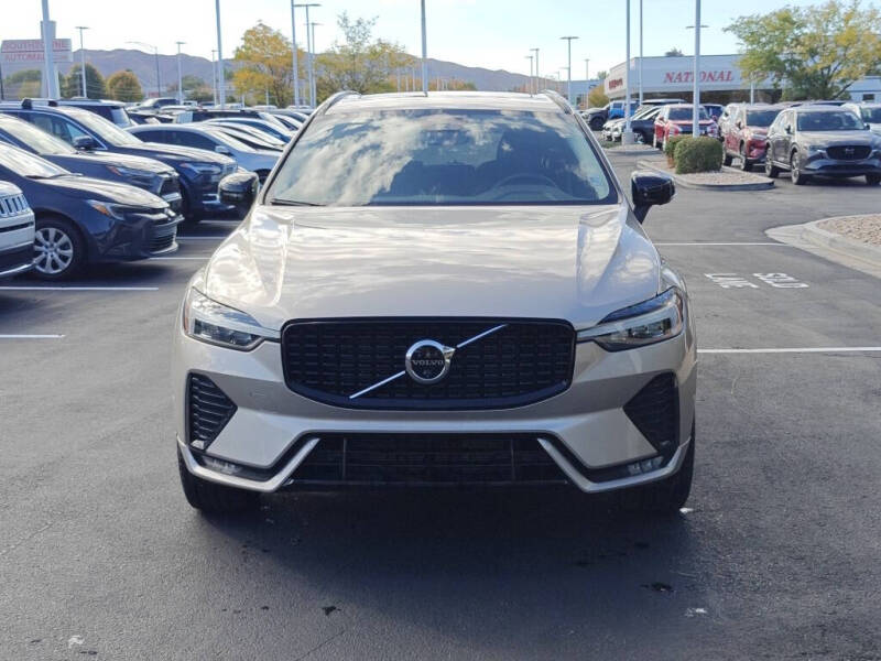 2025 Volvo XC60 B5 Plus Dark Theme