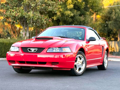 2004 Ford Mustang Deluxe