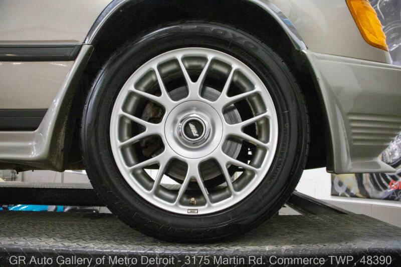 1986 Mercedes-Benz 230E