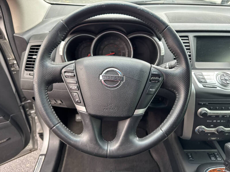 2010 Nissan Murano LE photo 22