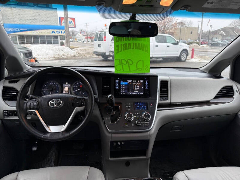 2016 Toyota Sienna XLE 8-Passenger