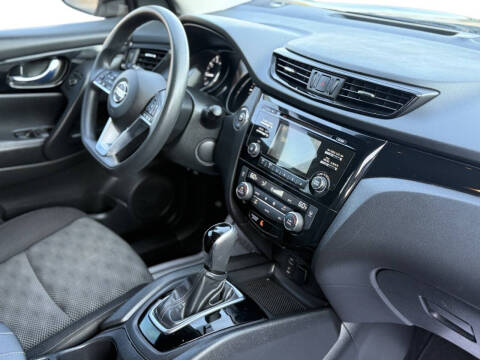 2017 Nissan Rogue Sport SV