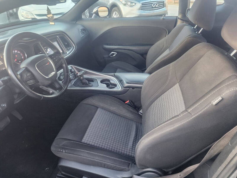 2022 Dodge Challenger SXT