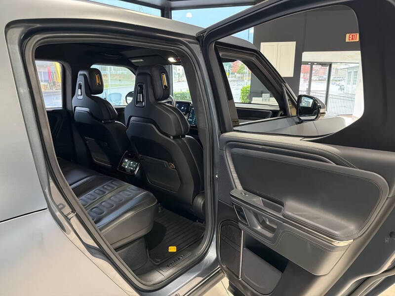 2024 Rivian R1T Adventure