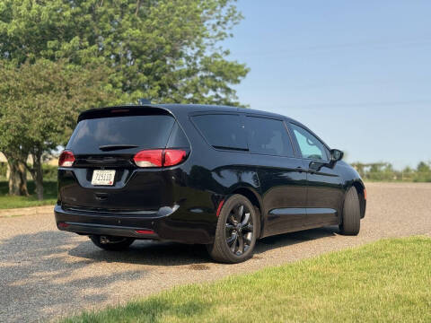 2020 Chrysler Pacifica Touring