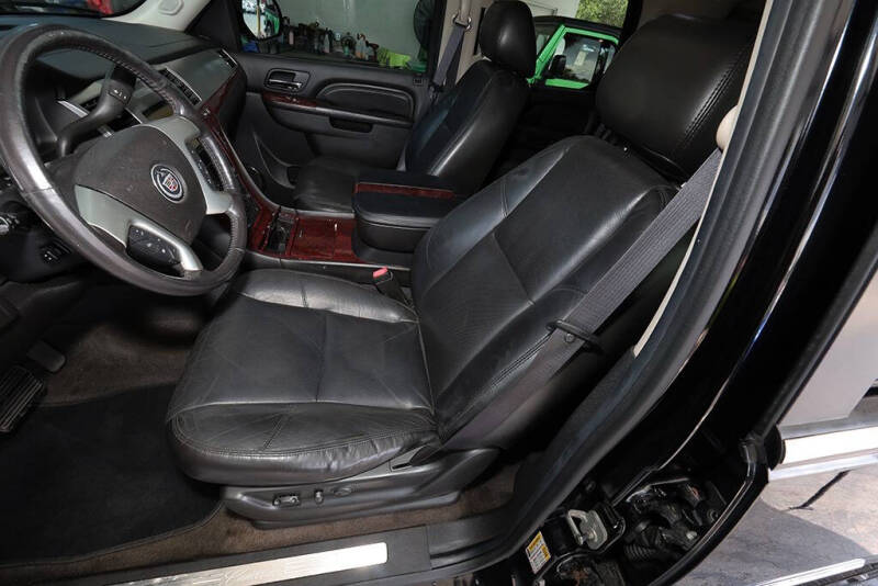 2011 Cadillac Escalade Premium