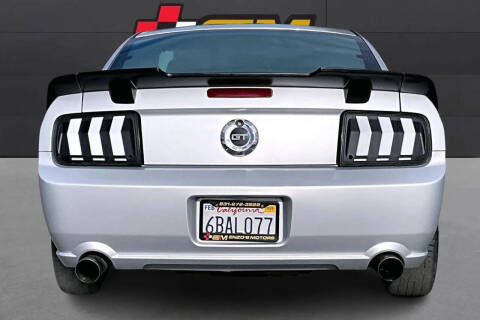 2005 Ford Mustang GT Deluxe