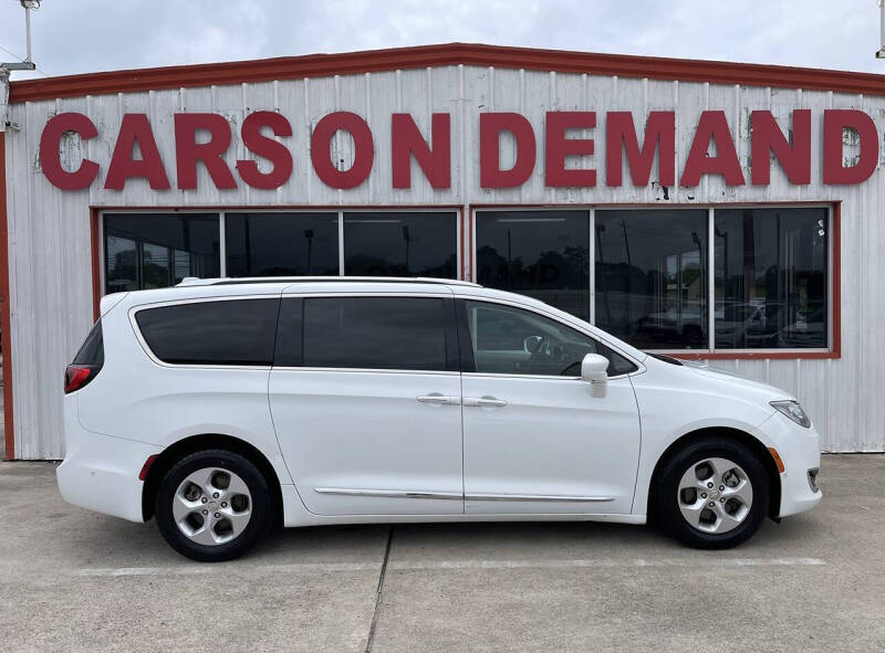 2017 Chrysler Pacifica Touring-L Plus