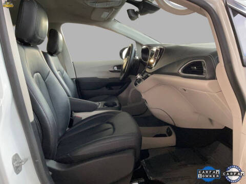 2024 Chrysler Pacifica Plug-In Hybrid Select
