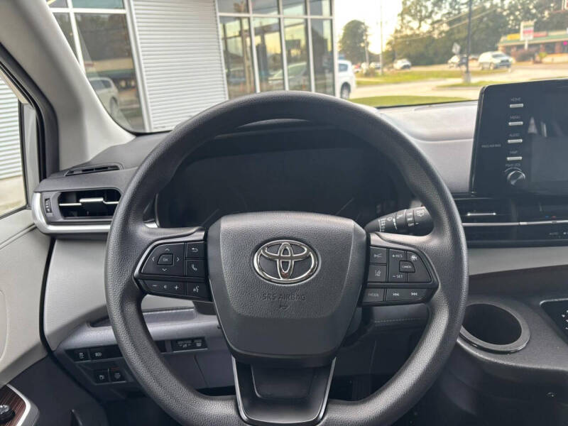 2024 Toyota Sienna LE 8-Passenger