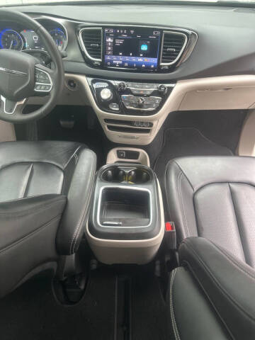 2023 Chrysler Pacifica Touring L
