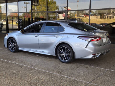 2024 Toyota Camry Hybrid SE