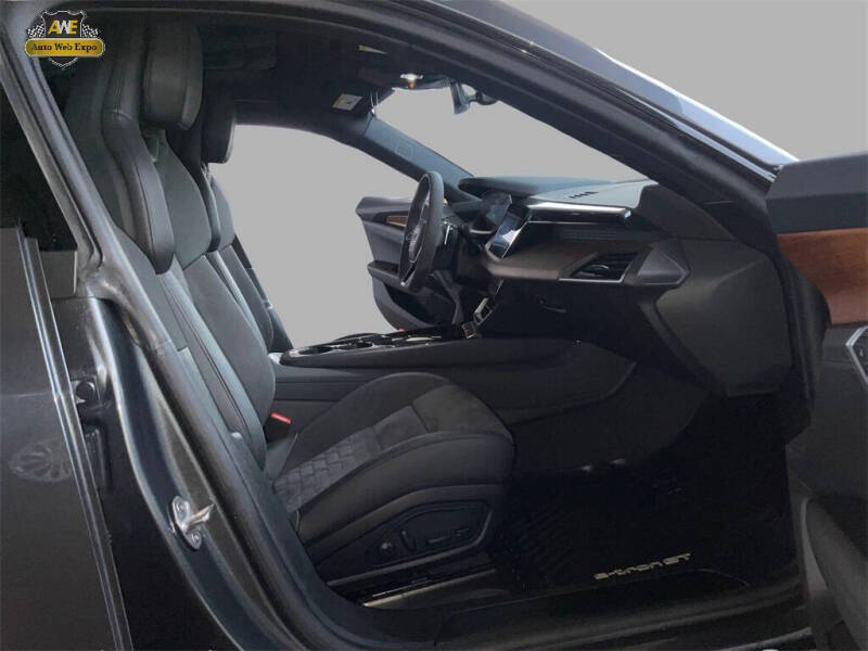 2022 Audi e-tron GT quattro Premium Plus