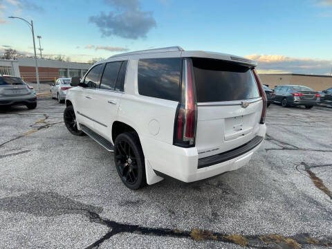 2016 Cadillac Escalade Luxury Collection