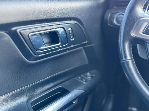 2016 Ford Mustang V6