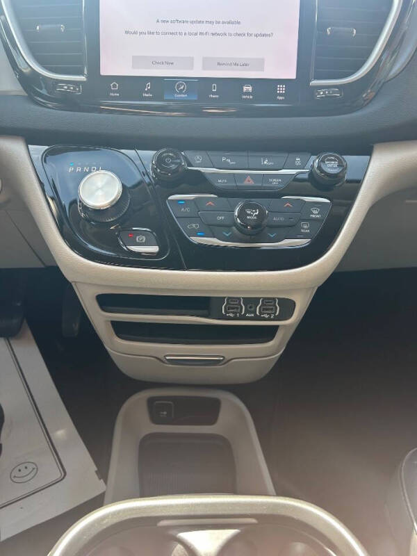 2023 Chrysler Pacifica Touring L