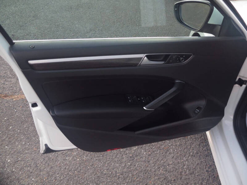 2016 Volkswagen Passat 1.8T SE