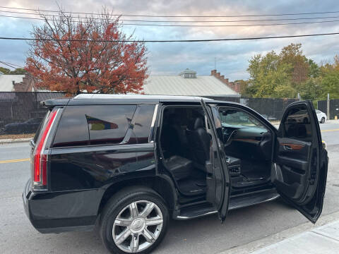2017 Cadillac Escalade Luxury