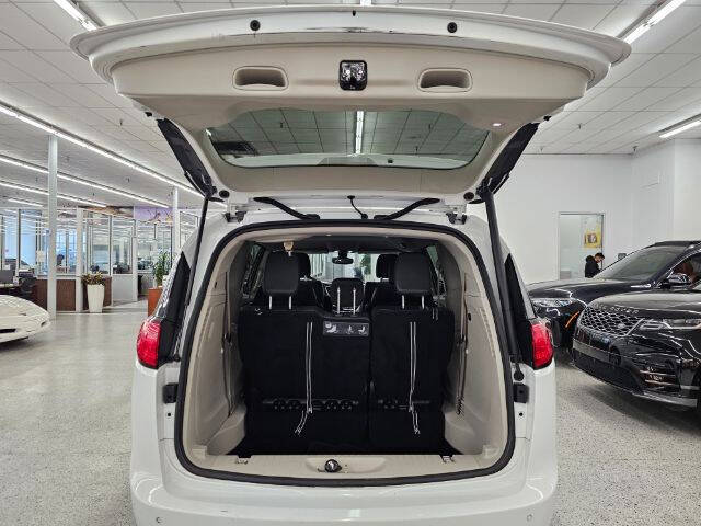 2017 Chrysler Pacifica Touring-L