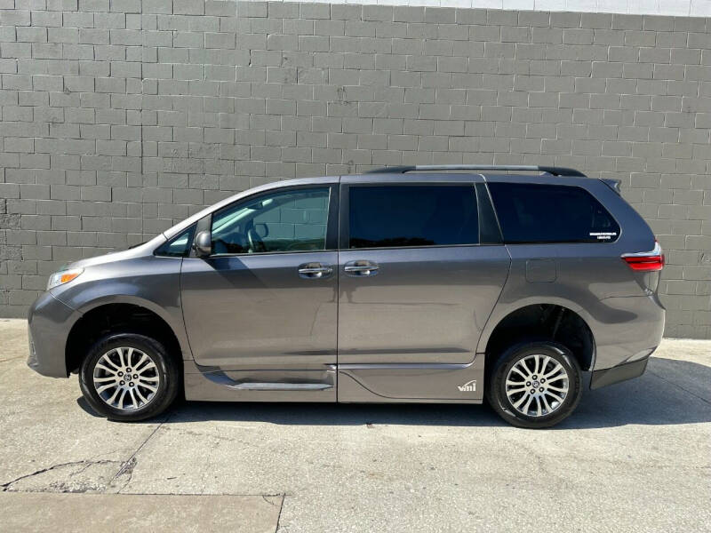 2020 Toyota Sienna XLE 7-Passenger Auto Access Seat