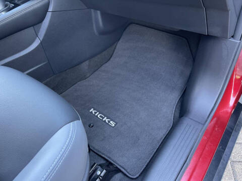 2023 Nissan Kicks SR