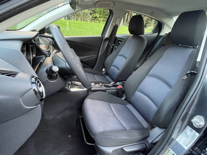 2019 Toyota Yaris XLE