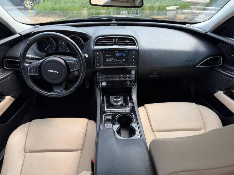 2017 Jaguar XE 25t