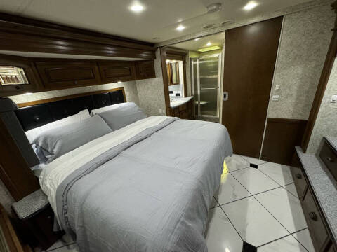 2012 Newmar Dutchstar 4354 ,  450hp, King Bed