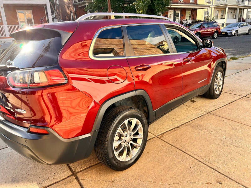 2020 Jeep Cherokee Latitude Plus photo 5