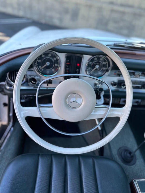 1970 Mercedes-Benz 280-Class