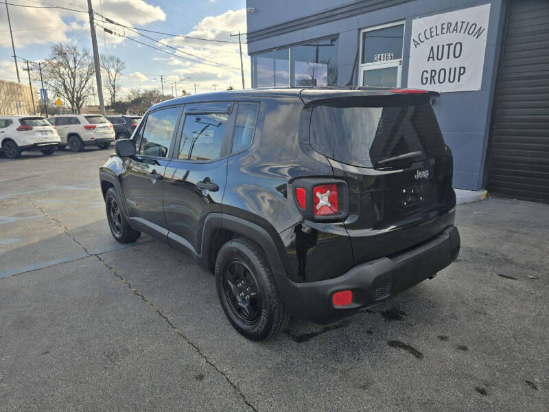 2017 Jeep Renegade Sport photo 4